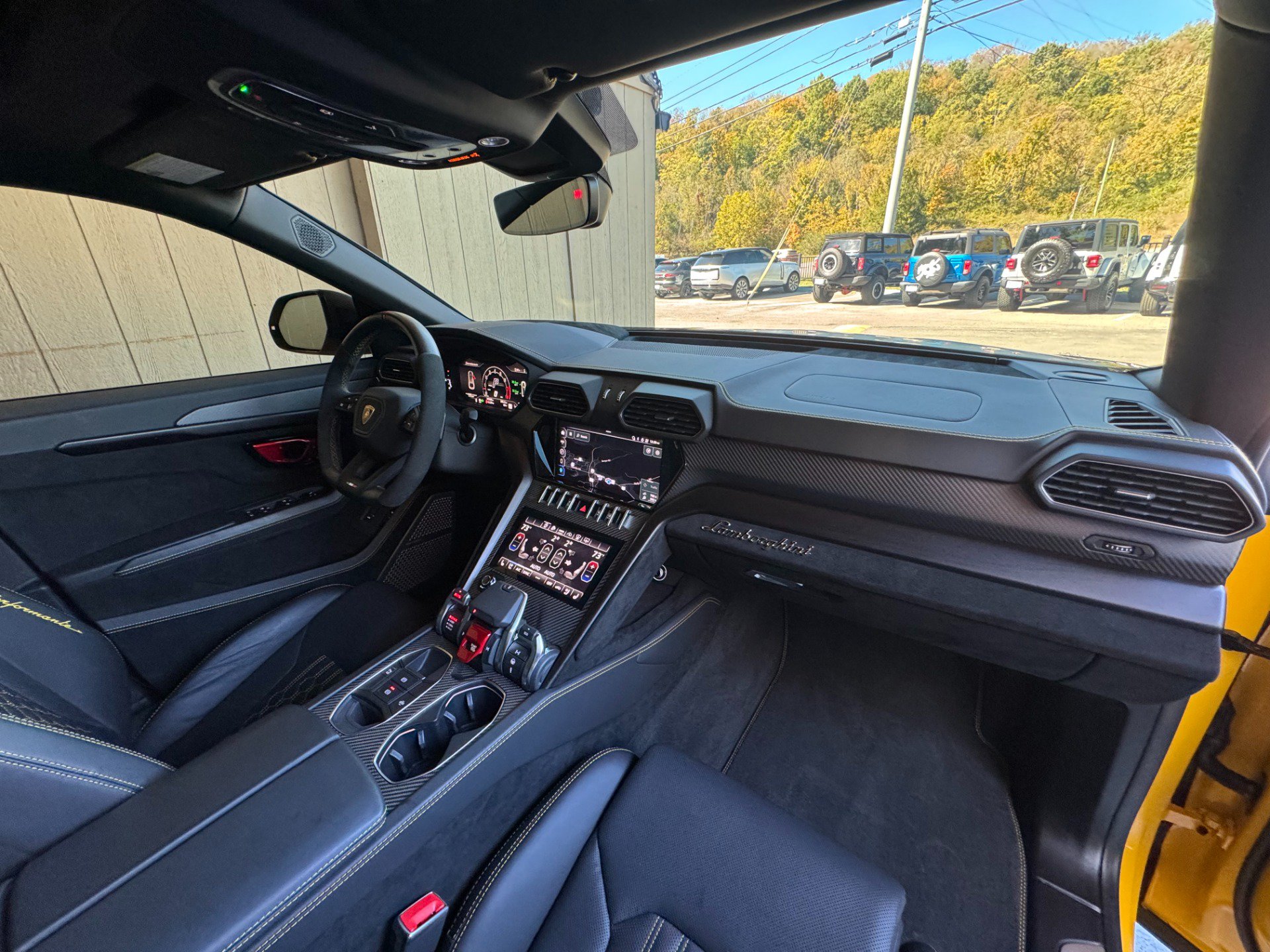 Used 2024 Lamborghini Urus Performante AWD/4WD image 23