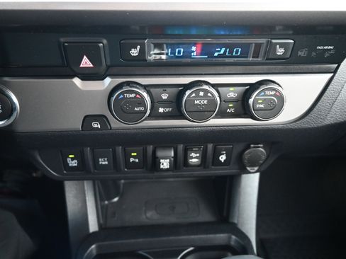 Used 2019 Toyota Tacoma Limited image 30