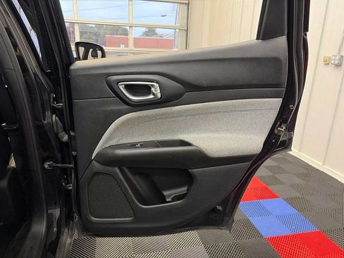 Used 2024 Jeep Compass Latitude AWD/4WD image 19