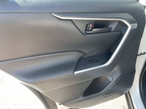 Used 2025 Toyota RAV4 LE AWD/4WD image 13