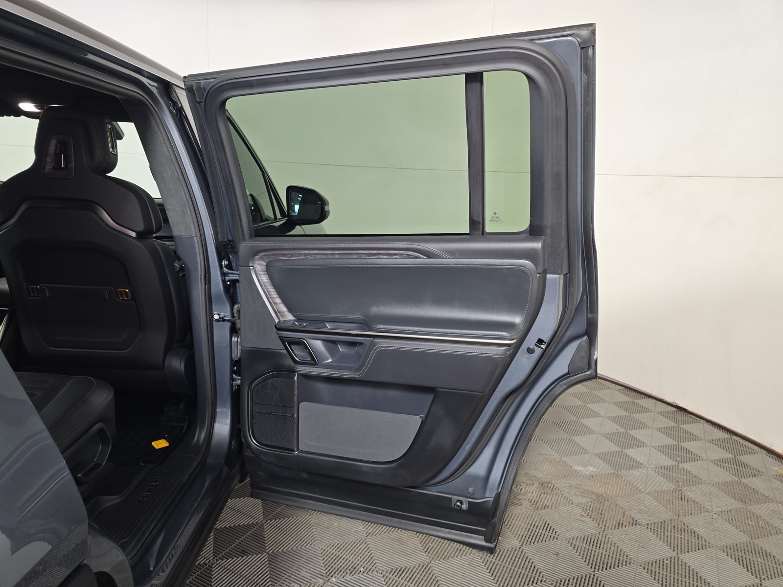 Used 2022 Rivian R1S Launch Edition Quad AWD/4WD image 19