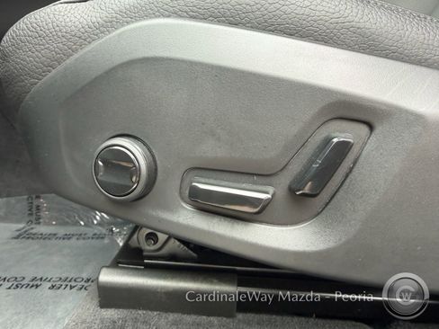 Used 2025 Volvo XC60 B5 Plus AWD/4WD image 18