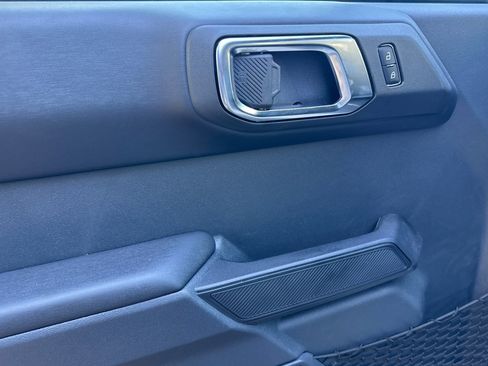 Used 2025 Ford Bronco Outer Banks image 9