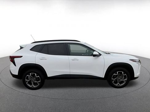 Used 2025 Chevrolet Trax LT w/ LT Convenience Package FWD image 16