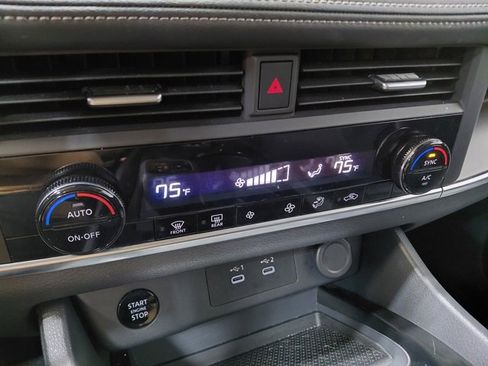 Used 2025 Nissan Rogue SV image 25