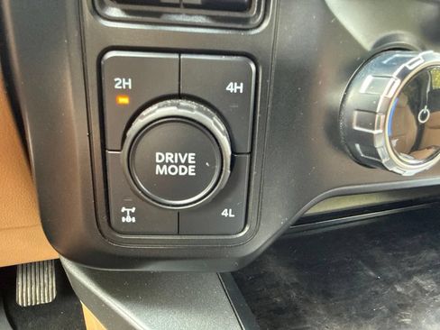 Used 2023 Ford F250 Lariat w/ Black Appearance Package AWD/4WD image 27