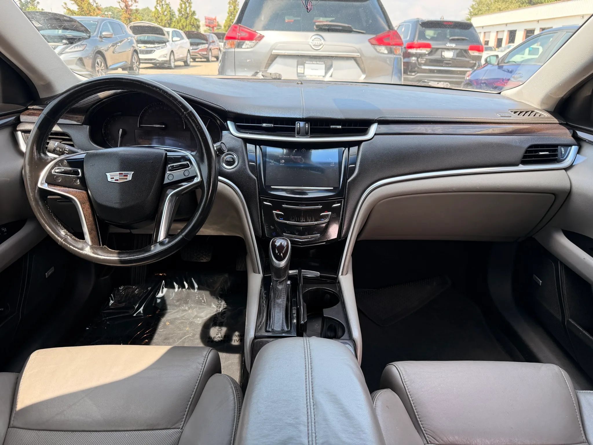 Used 2017 Cadillac XTS Luxury FWD image 3