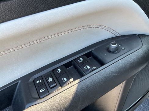 Used 2024 Jeep Compass Limited image 13