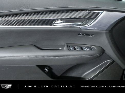 Used 2024 Cadillac XT6 Sport w/ LPO, ONYX Package AWD/4WD image 6