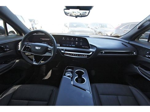 New 2025 Cadillac Lyriq Luxury image 9