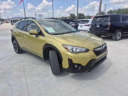 Used 2021 Subaru Crosstrek 2.0i Premium w/ Moonroof Package AWD/4WD image 4