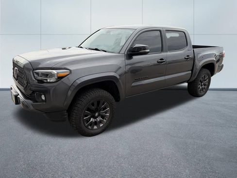 Used 2022 Toyota Tacoma Limited w/ Nightshade Package AWD/4WD image 3