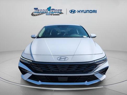 Used 2026 Hyundai Elantra Limited FWD image 2