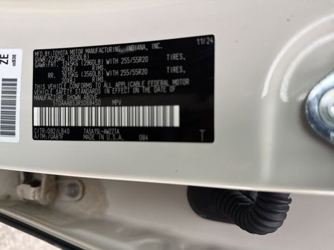 Used 2024 Toyota Grand Highlander Platinum image 11