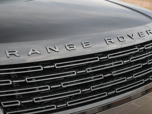 New 2025 Land Rover Range Rover Long Wheelbase SE image 16