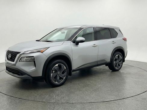 Used 2025 Nissan Rogue SV FWD image 3
