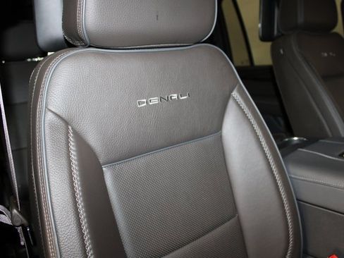 Used 2024 GMC Yukon XL Denali w/ Denali Reserve Package image 36