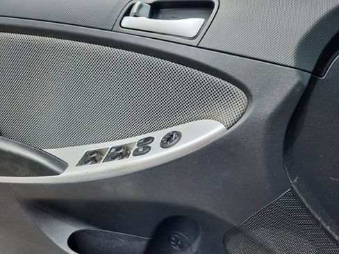 Used 2012 Hyundai Accent GS FWD image 6