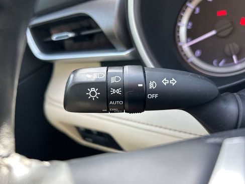 Used 2023 Toyota Highlander L image 27