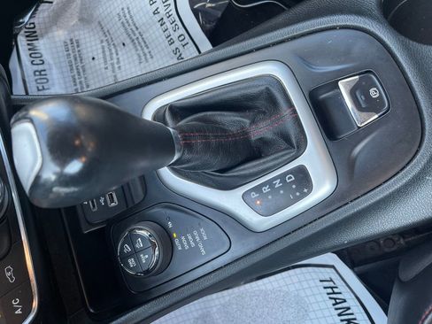 Used 2014 Jeep Cherokee Trailhawk w/ Comfort/Convenience Group AWD/4WD image 28