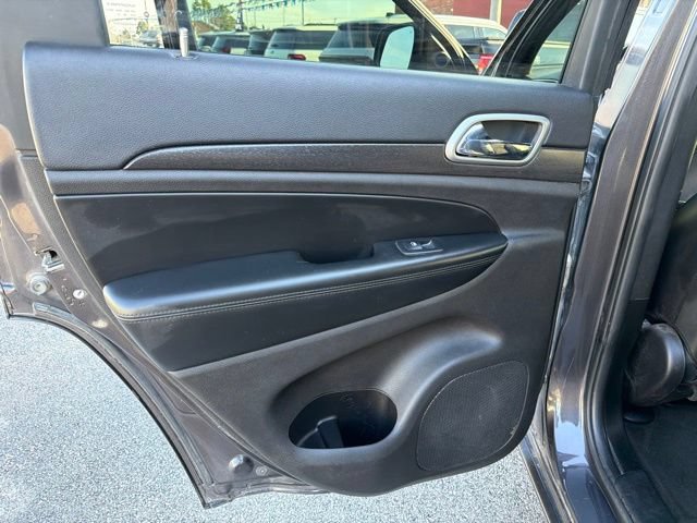 Used 2018 Jeep Grand Cherokee Altitude AWD/4WD image 24