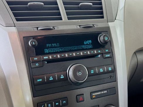 Used 2009 Chevrolet Traverse LT FWD image 15