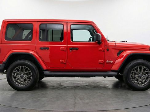 Used 2025 Jeep Wrangler Sahara image 11