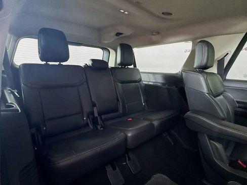 Certified 2025 Ford Expedition Max Platinum image 33