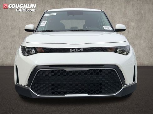 Used 2025 Kia Soul LX FWD image 2