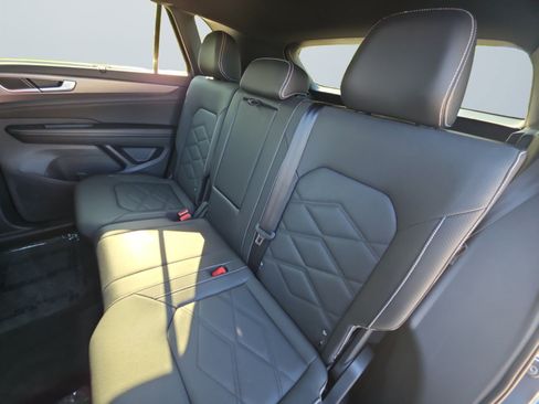 Used 2025 Volkswagen Atlas Cross Sport SE FWD image 15