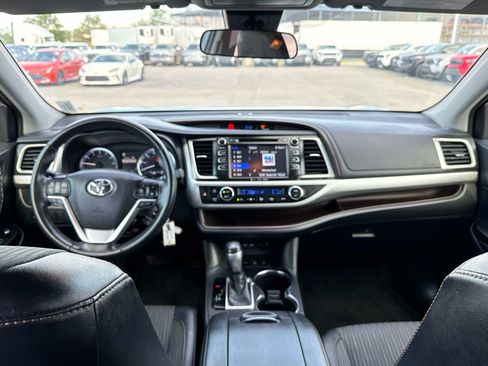 Used 2019 Toyota Highlander Plus AWD/4WD image 15