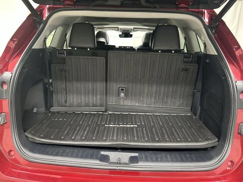 Used 2022 Toyota Highlander XLE AWD/4WD image 23