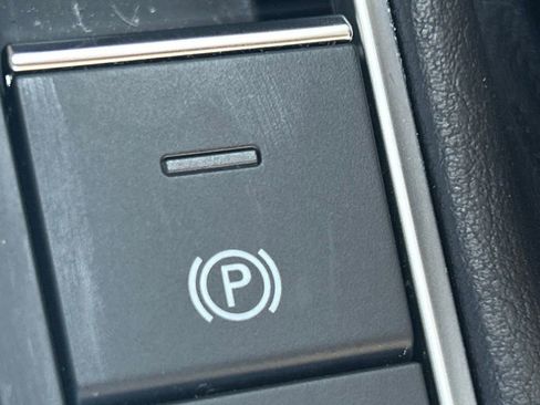 Used 2023 Volkswagen Jetta SE image 47