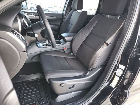 Used 2020 Jeep Grand Cherokee Laredo image 12