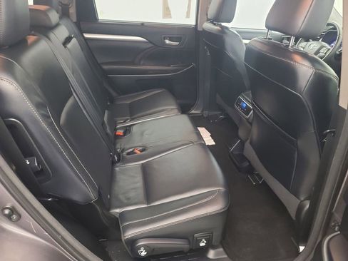 Used 2015 Toyota Highlander XLE FWD image 17
