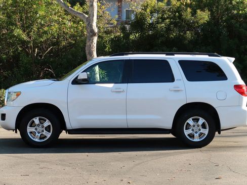 Used 2014 Toyota Sequoia SR5 image 3