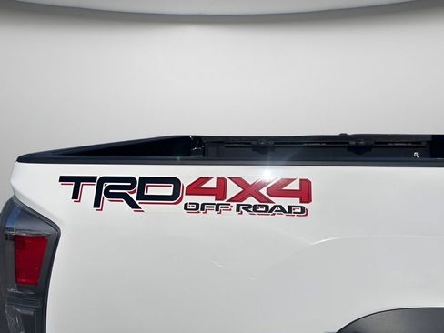 Used 2021 Toyota Tacoma TRD Off-Road w/ Technology Package AWD/4WD image 14