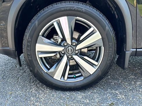 Used 2023 Nissan Rogue SL w/ SL Premium Package image 9