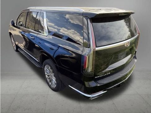 Used 2022 Cadillac Escalade ESV Luxury image 4