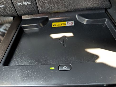 Used 2022 Toyota Camry SE w/ Cold Weather Package FWD image 19