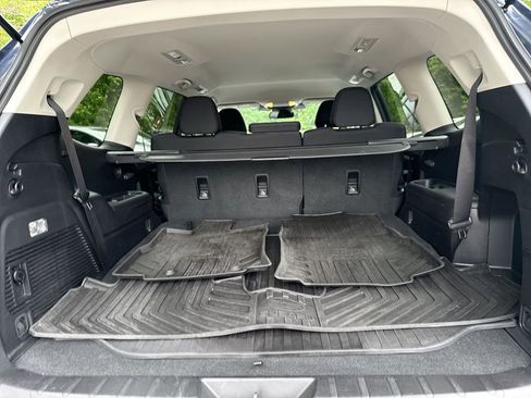 Used 2023 Subaru Ascent Premium AWD/4WD image 19