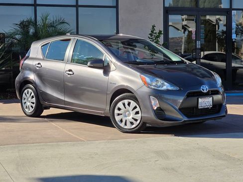 Used 2018 Toyota Prius Prime Plus image 3