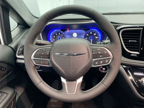 New 2026 Chrysler Pacifica Select FWD image 16