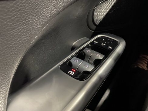 Used 2022 Mercedes-Benz C 300 Sedan image 8