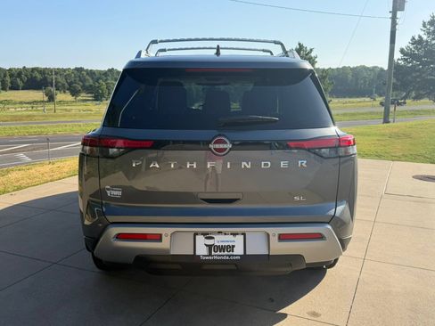 Used 2025 Nissan Pathfinder SL FWD image 5