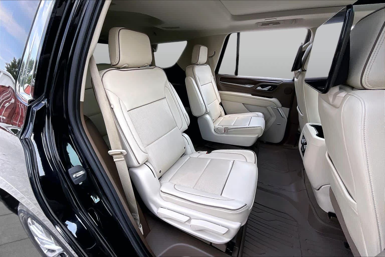 Used 2021 GMC Yukon Denali w/ Denali Ultimate Package AWD/4WD image 21