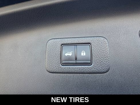 Used 2022 Nissan Armada Platinum w/ Captain's Chairs Package RWD image 11