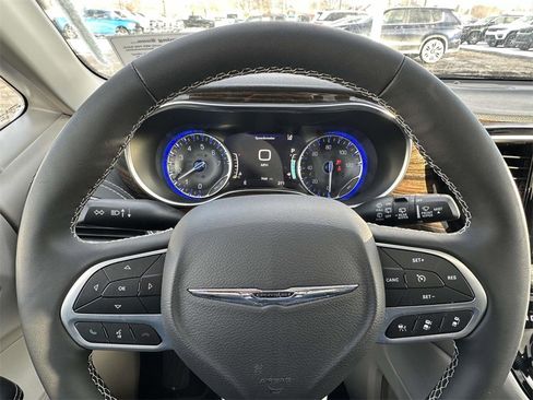 Used 2022 Chrysler Pacifica Limited image 22
