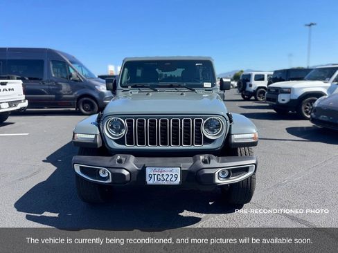 Used 2025 Jeep Wrangler Unlimited Sahara w/ Safety Group AWD/4WD image 9