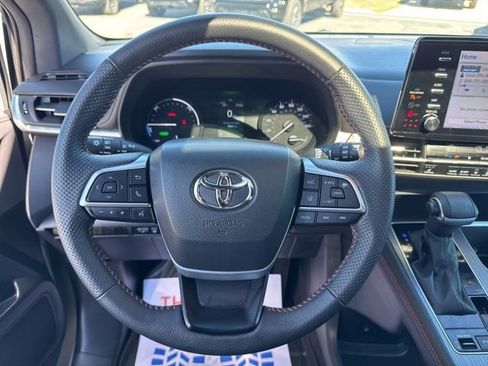 Used 2024 Toyota Sienna XSE image 18